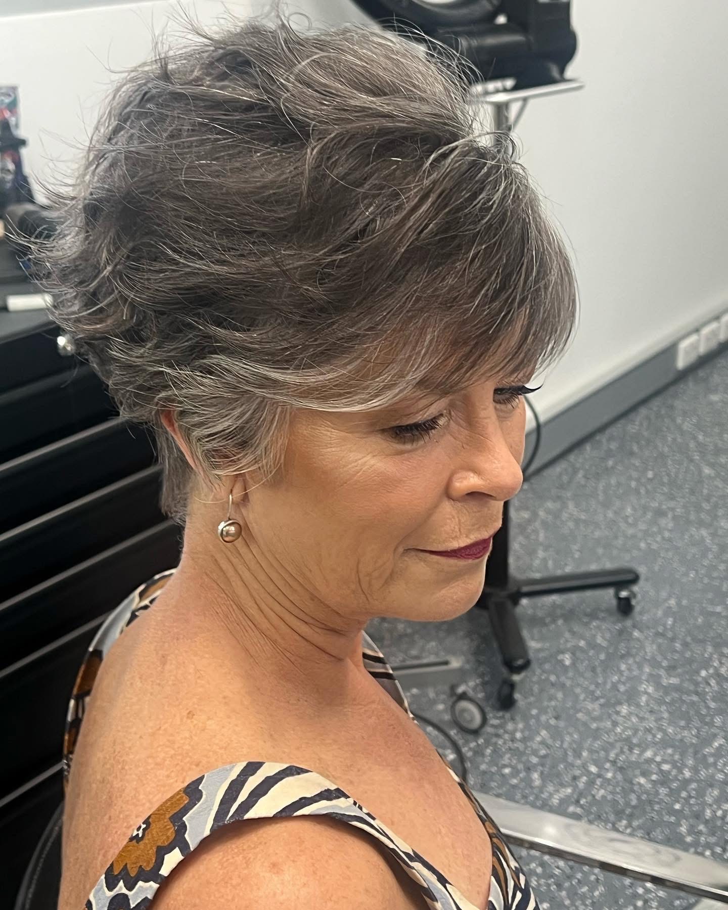 hair styling service short hair, beautiful sweeping of layers